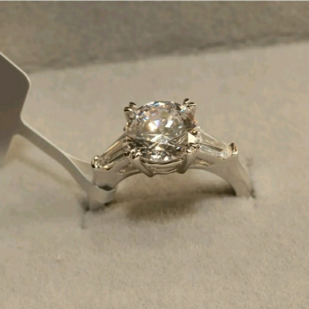 $1500  2CT Round Cut 14k White Gold Simulated Ring - Picture 5 of 10